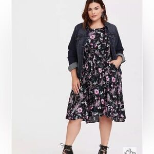 Torrid Floral High Neck Sleevless Dress with Front Pockets. Size 2X MSRP $ 58.00